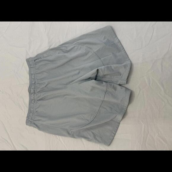 Under Armour Men's Gray Training Shorts - Medium - Picture 5 of 5